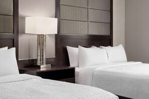 In-room safe, desk, laptop workspace, iron/ironing board - Hampton Inn & Suites Worcester (Worcester)