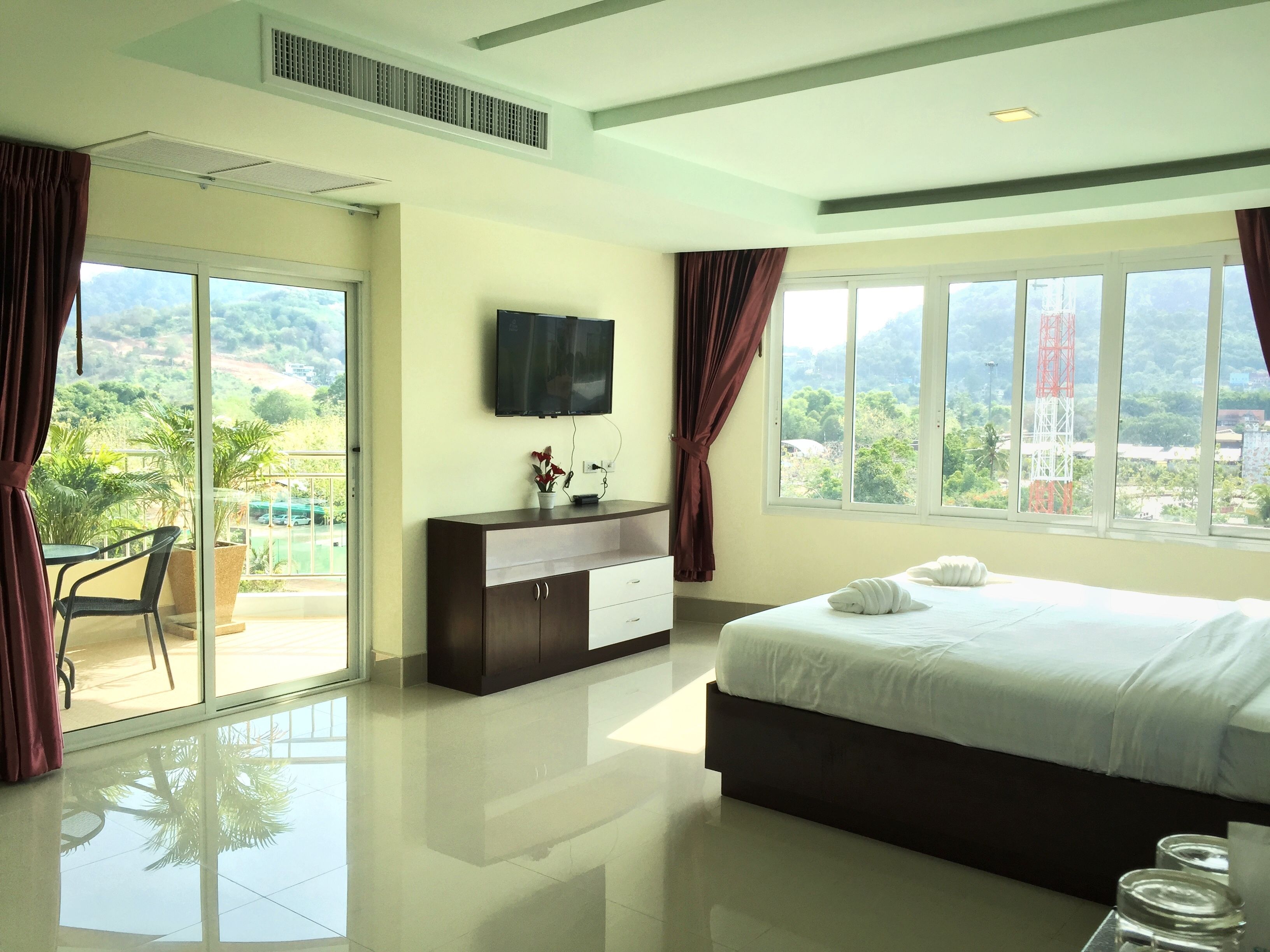 Caja de seguridad en la habitación y cortinas blackout 