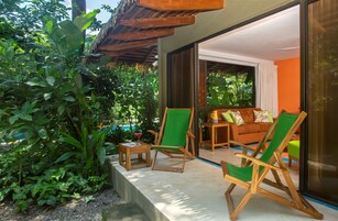 奢华套房, 花园景观 | 防过敏的被褥、加厚床垫、客房内保险箱、特色装修