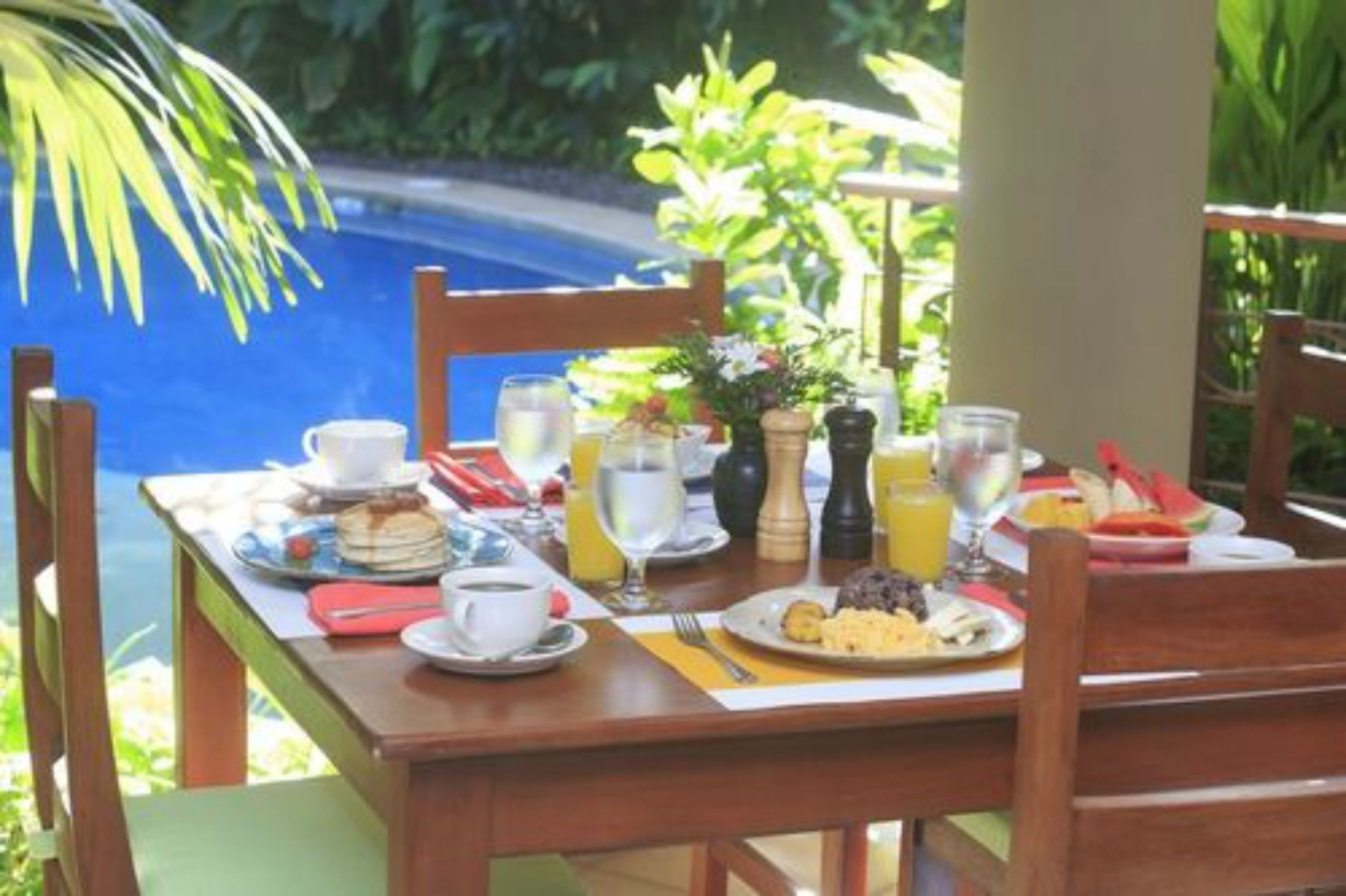 free daily cooked-to-order breakfast