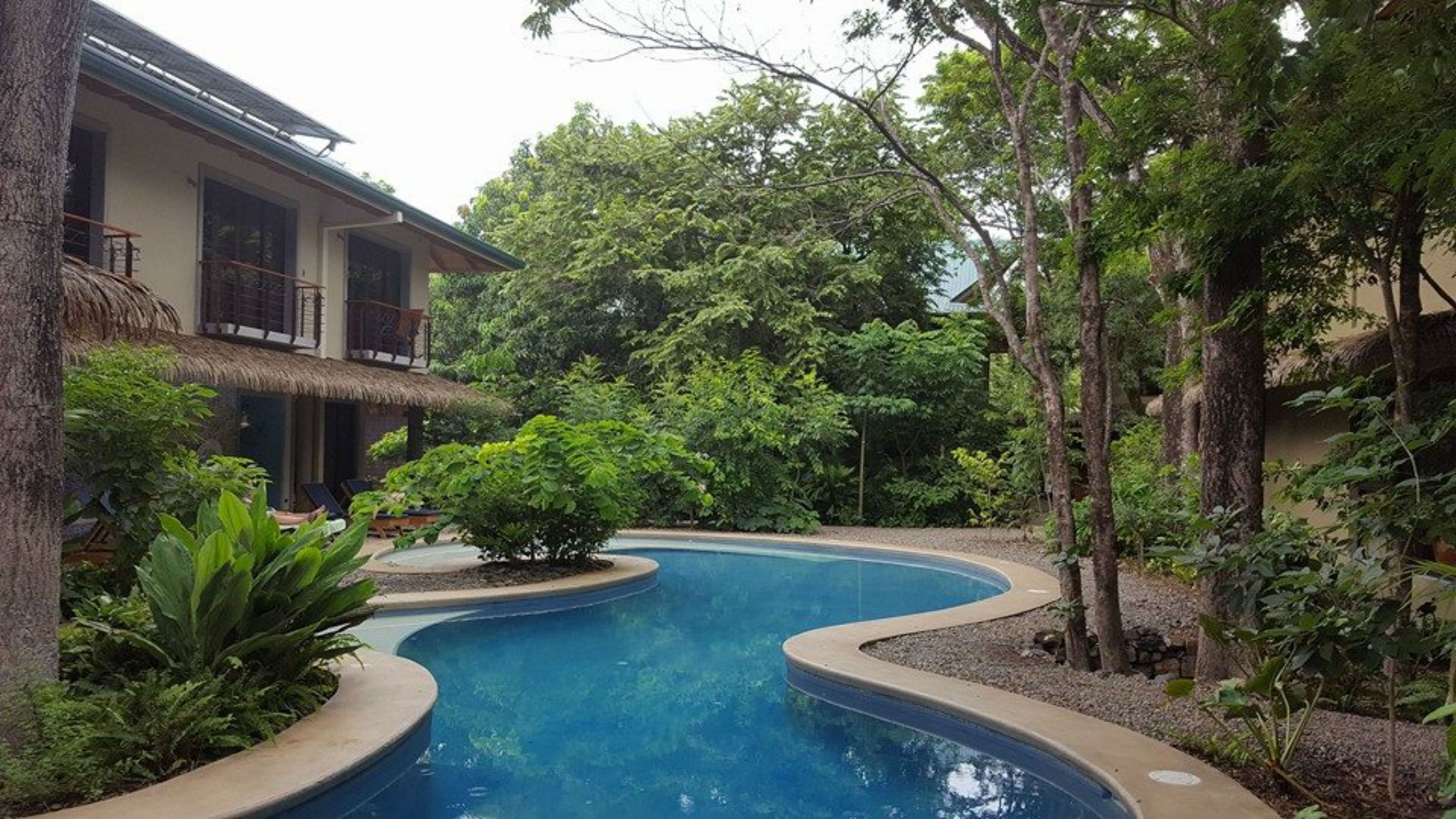 2 outdoor pools, open 7:00 am to 9:00 pm, pool loungers