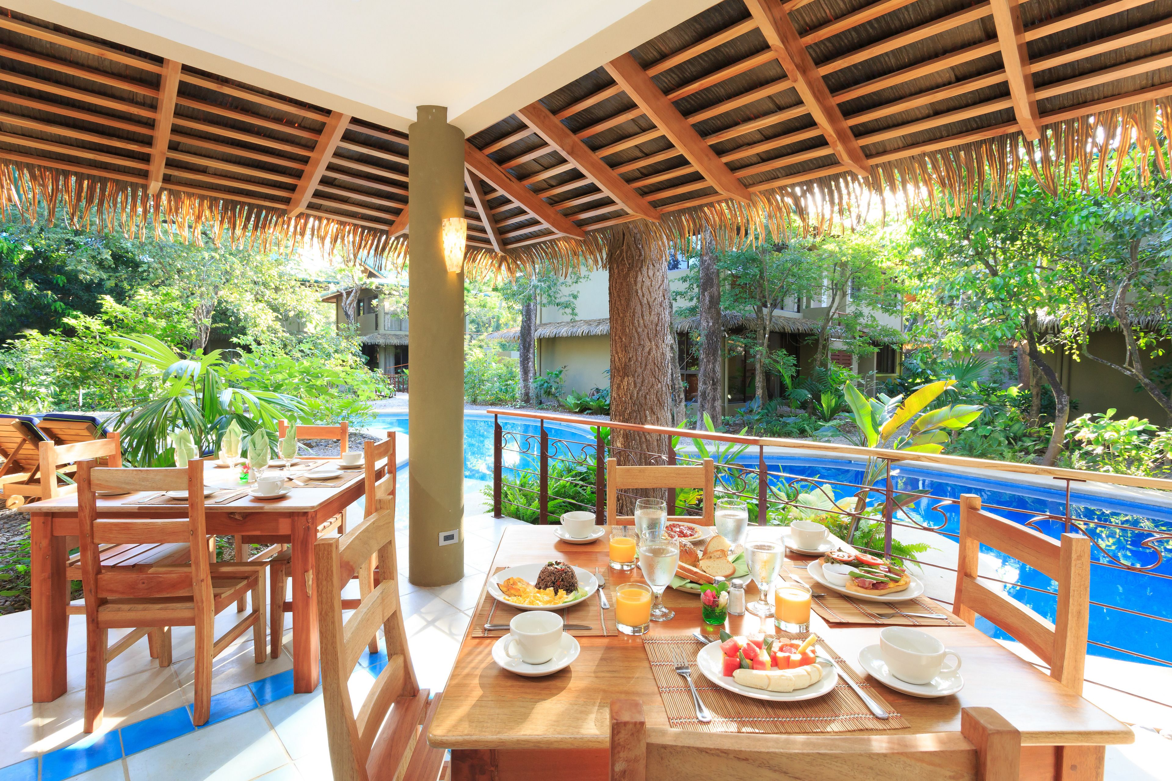 breakfast, lunch, dinner served; international cuisine