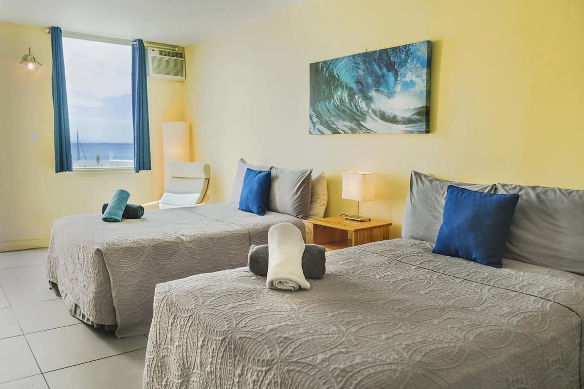 Suite estándar, 2 camas dobles, terraza, vistas al mar | Wifi gratis y accesible en silla de ruedas