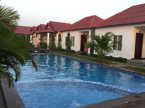 Outdoor pool - White Sea Boutique Hotel (Sihanoukville)