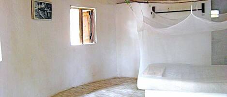 標準雙人房 | 客房內保險箱、床單