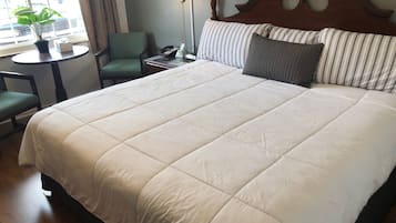Habitación Confort, 1 cama de matrimonio, frigorífico y microondas | Escritorio, wifi gratis, ropa de cama