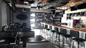 Bar (trong khuôn viên)