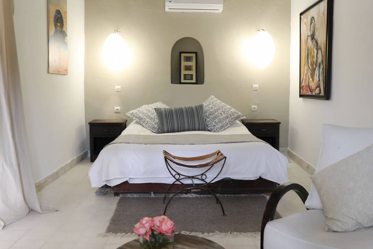 classic suite, 2 bedrooms | individually decorated, individually furnished, desk, blackout curtains