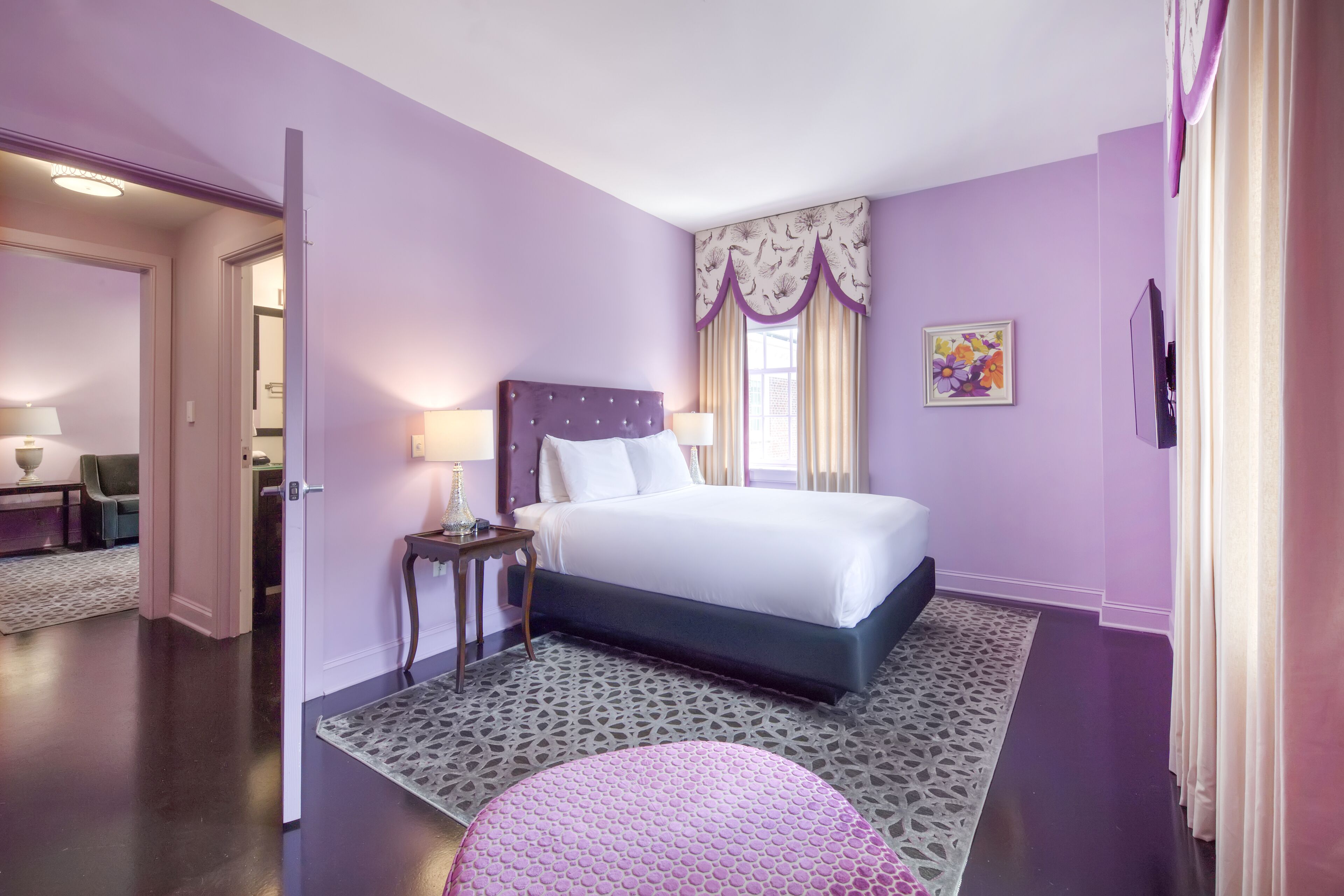 standard suite, 1 queen bed, non smoking | living area | 51-inch tv with cable channels