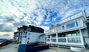 Property grounds - Tides Inn & Suites (Port Townsend)