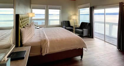 Tides Inn & Suites