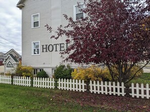 Exterior - Third Mission Heritage Suites (Peace River)
