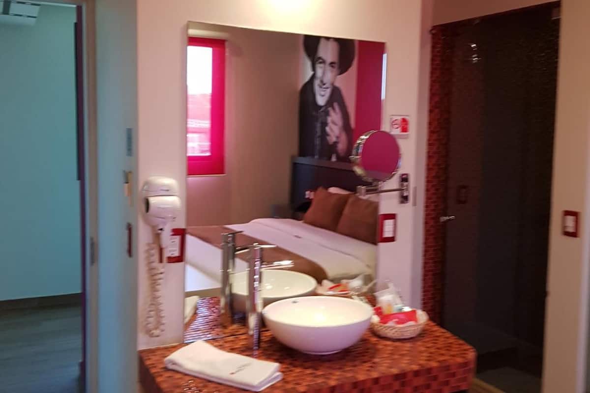 standard room | in-room safe, free wifi