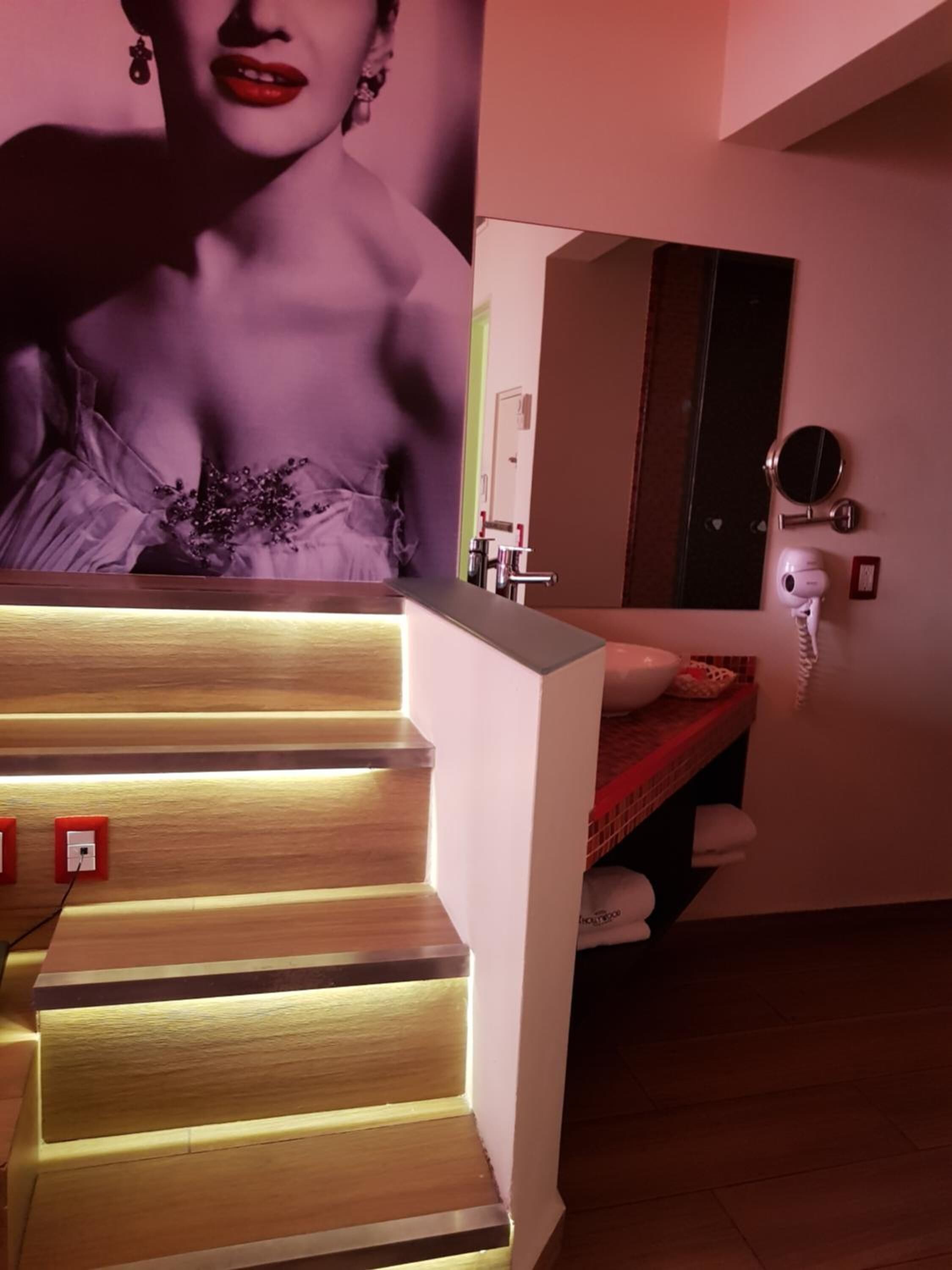 standard room | bathroom | free toiletries, hair dryer, slippers, towels