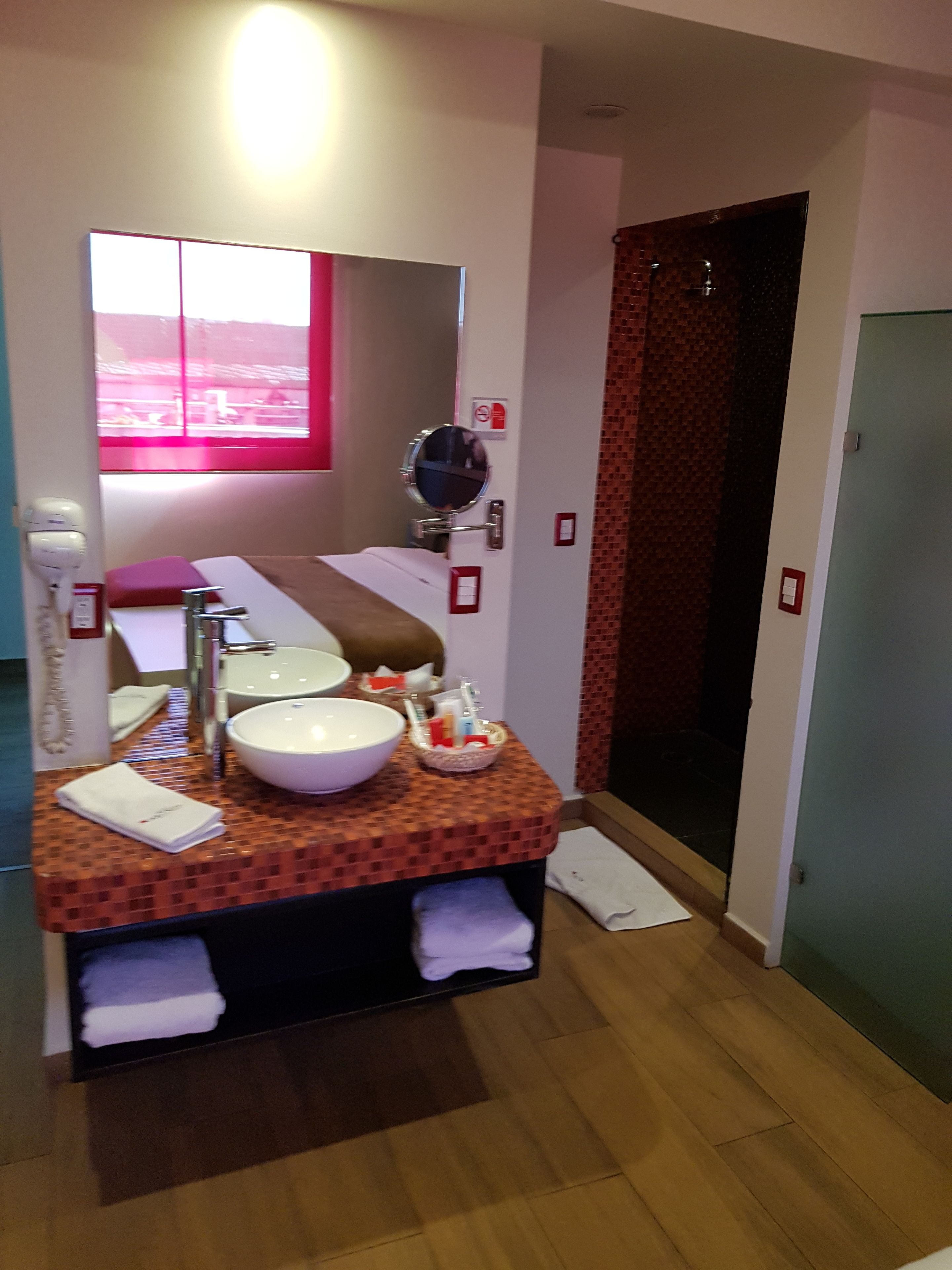 standard room | in-room safe, free wifi