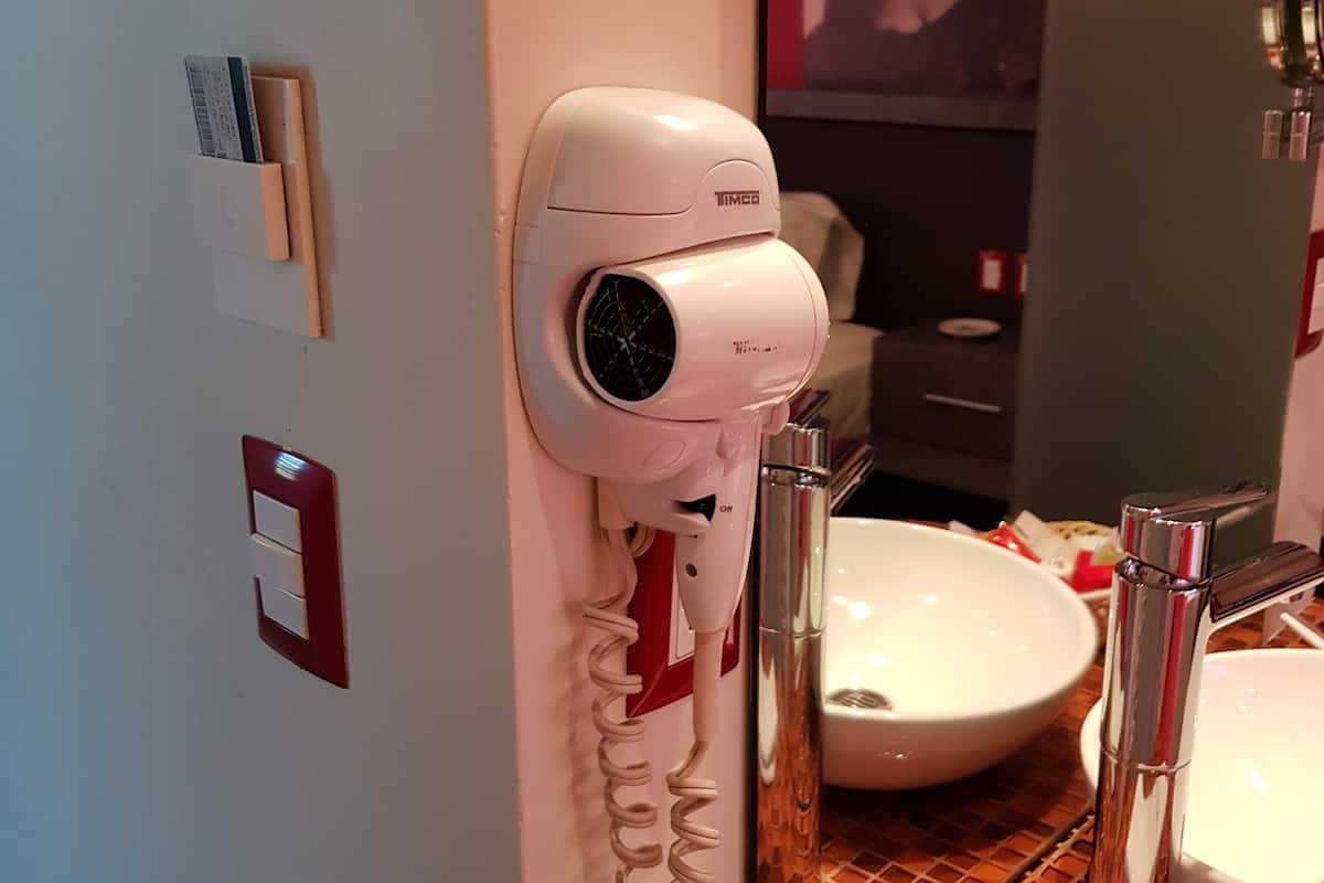 standard room | bathroom amenities | free toiletries, hair dryer, slippers, towels