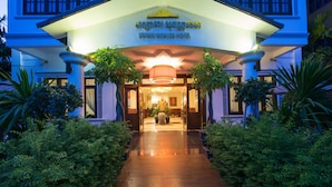 The entrance of Sivan Meal Hotel with a well-lit pathway and lush greenery. - Sovan Mealea Hotel (Siem Reap)