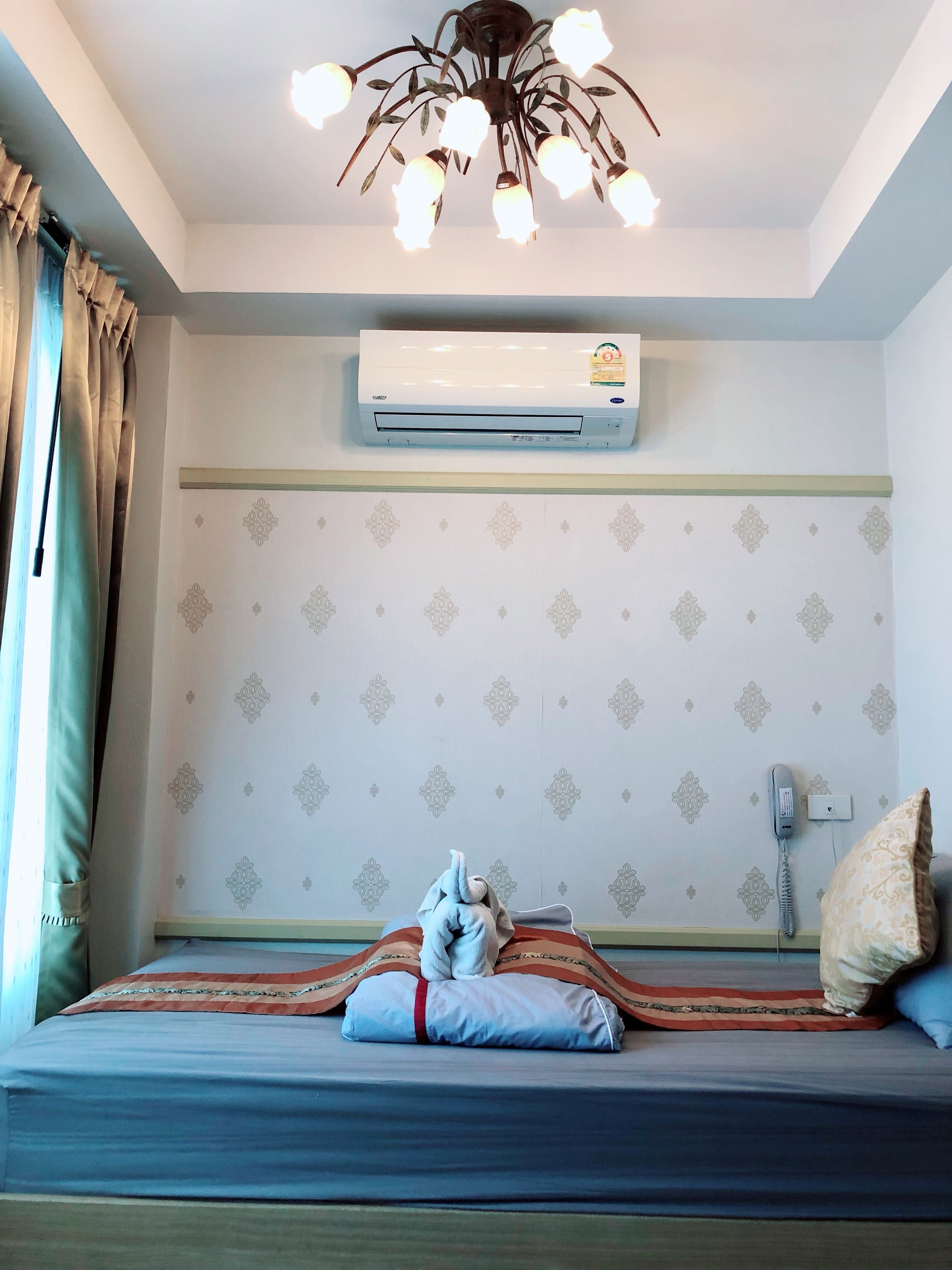 premier room | desk, soundproofing, free wifi, bed sheets