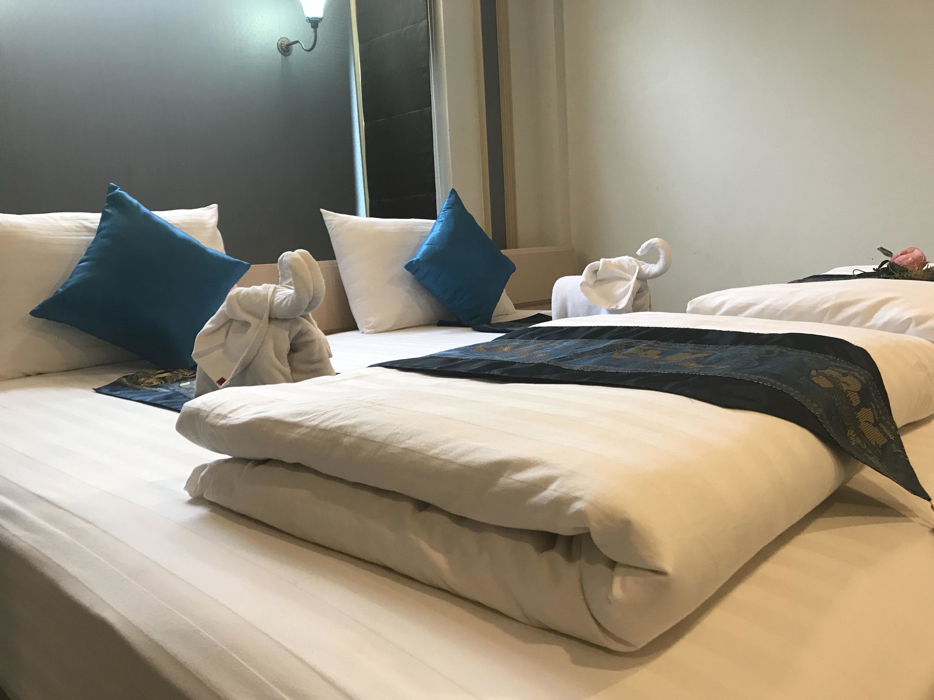 superior single room | desk, soundproofing, free wifi, bed sheets