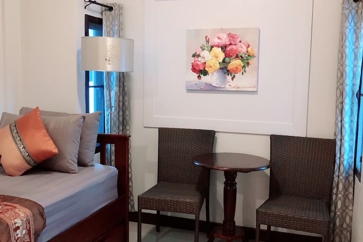 duplex room | living area | 32-inch lcd tv with cable channels, tv