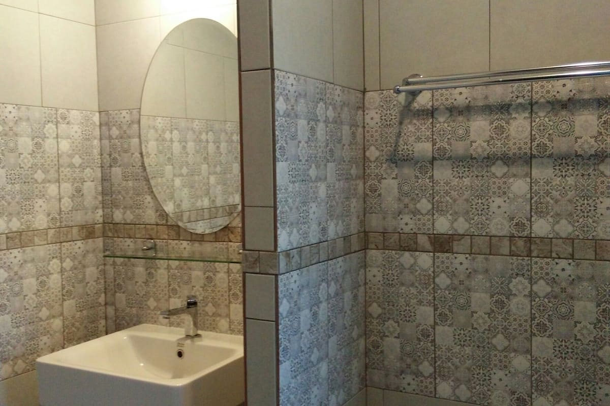 family duplex room | bathroom | free toiletries, slippers, towels