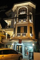 Fachada del alojamiento - Noche