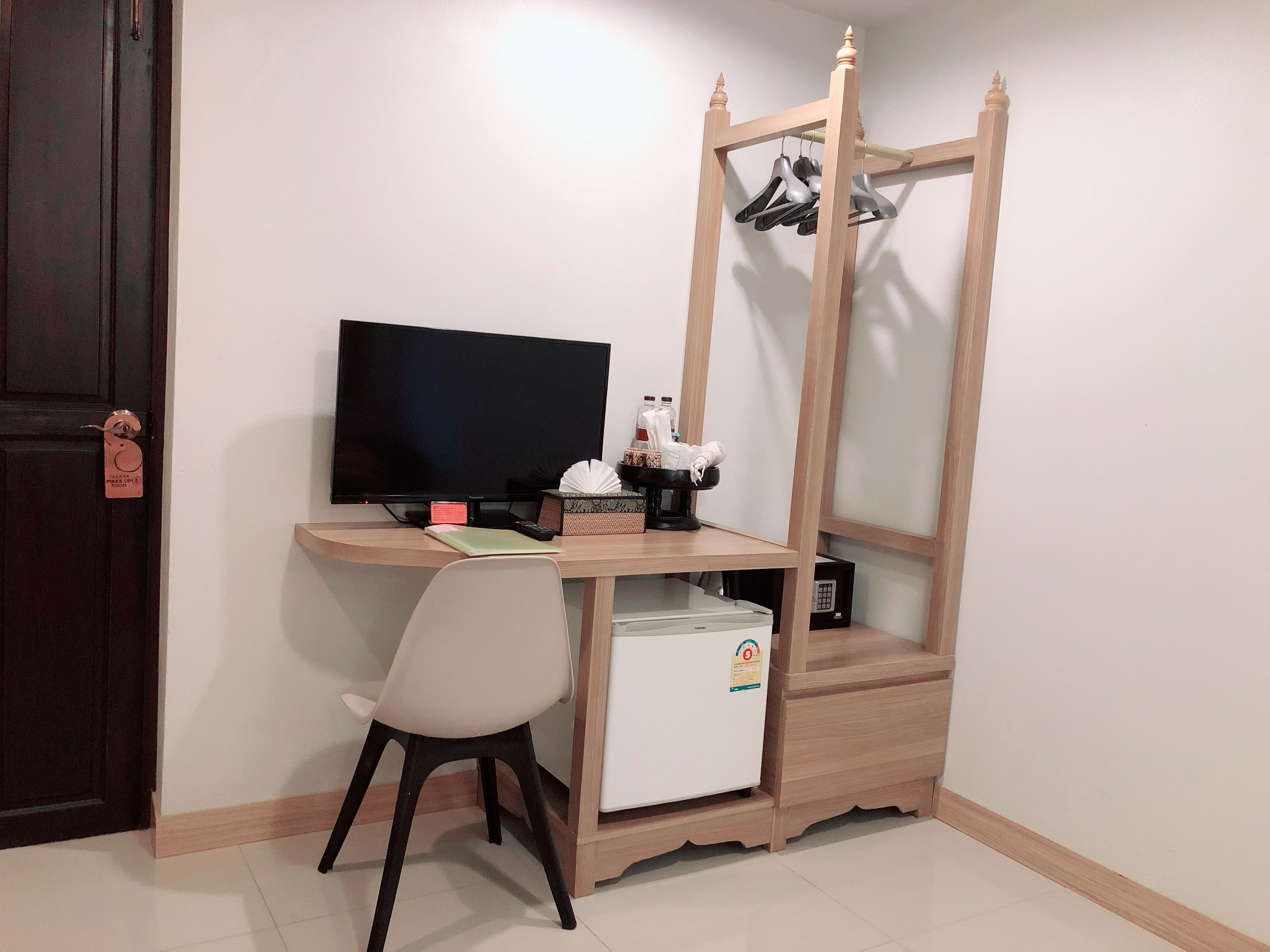 standard single room, 1 queen bed | desk, soundproofing, free wifi, bed sheets