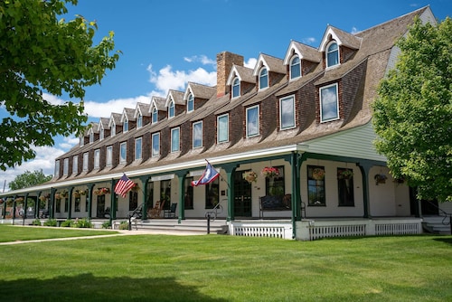 Sheridan Inn, B/W Signature Collection