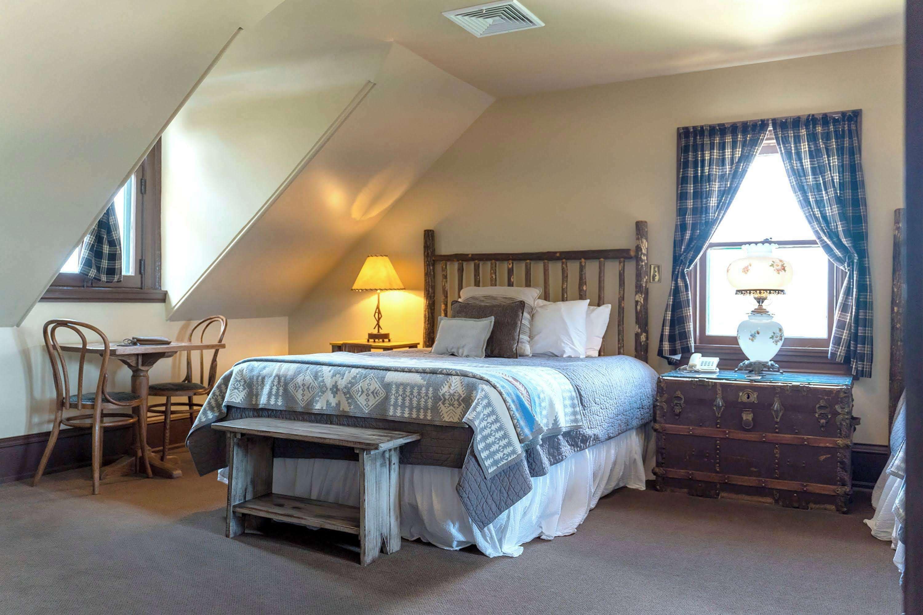 standard room, 2 queen beds, non smoking | premium bedding, blackout curtains, iron/ironing board, free wifi