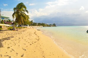 Beach nearby - On Top of The Bay (Montego Bay)