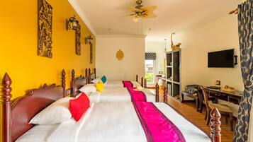 Superior Triple Room | In-room safe, individually decorated, individually furnished, desk