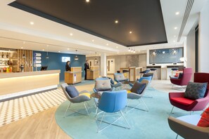 Cafe - Holiday Inn Express St. Albans - M25, Jct.22 by IHG (St Albans)