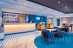 Bar (on property) - Holiday Inn Express St. Albans - M25, Jct.22 by IHG (St Albans)