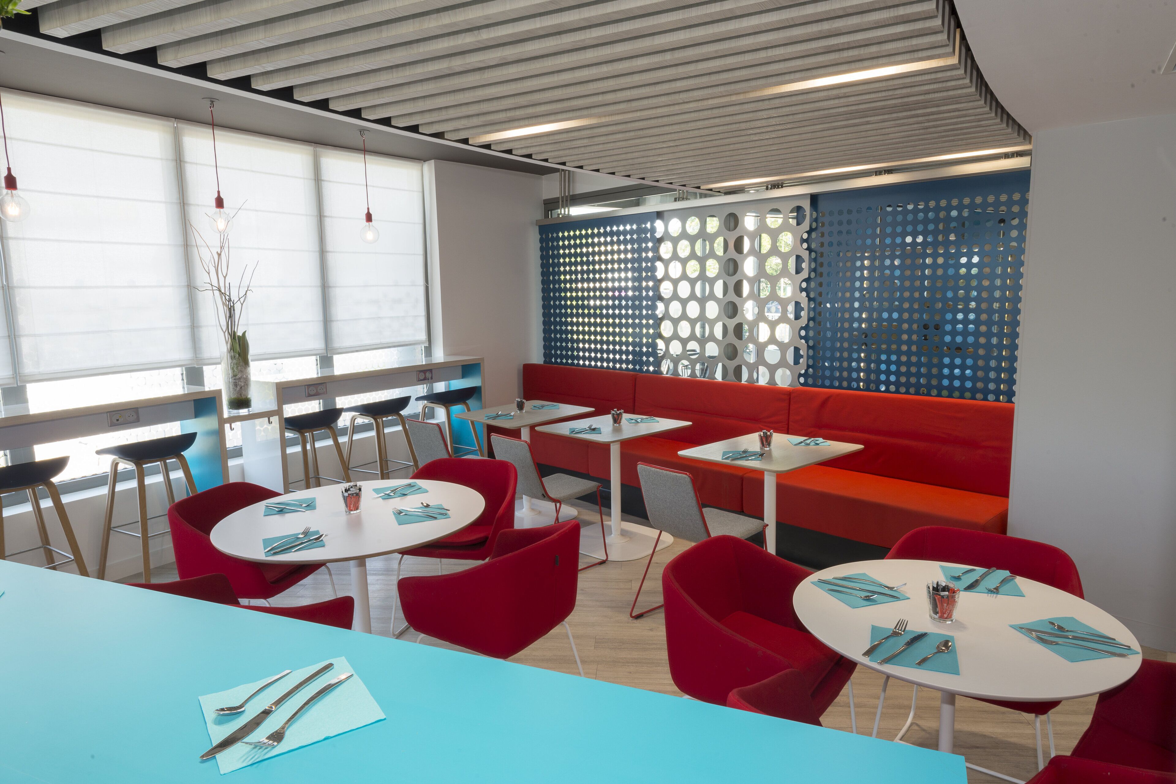 Déjeuner et dîner servis sur place, spécialités Cuisine française