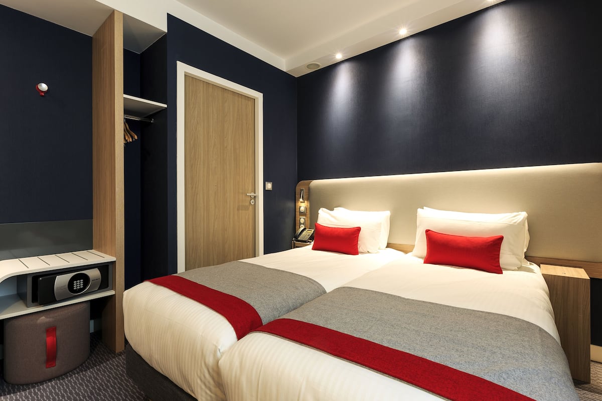 1 bedroom, hypo-allergenic bedding, down duvets, pillow-top beds