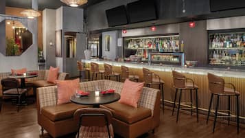 2 bares/lounges, bar na cobertura