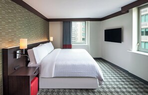 Habitación, 1 cama de matrimonio grande, en esquina | Ropa de cama de alta calidad y edredones de plumas