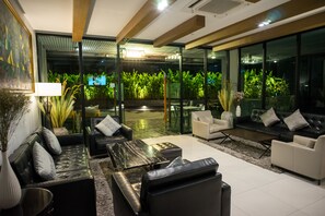Lobby sitting area - Sanae' Hotel Nimman (Chiang Mai)