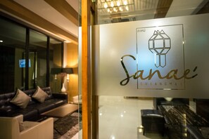 Lobby sitting area - Sanae' Hotel Nimman (Chiang Mai)