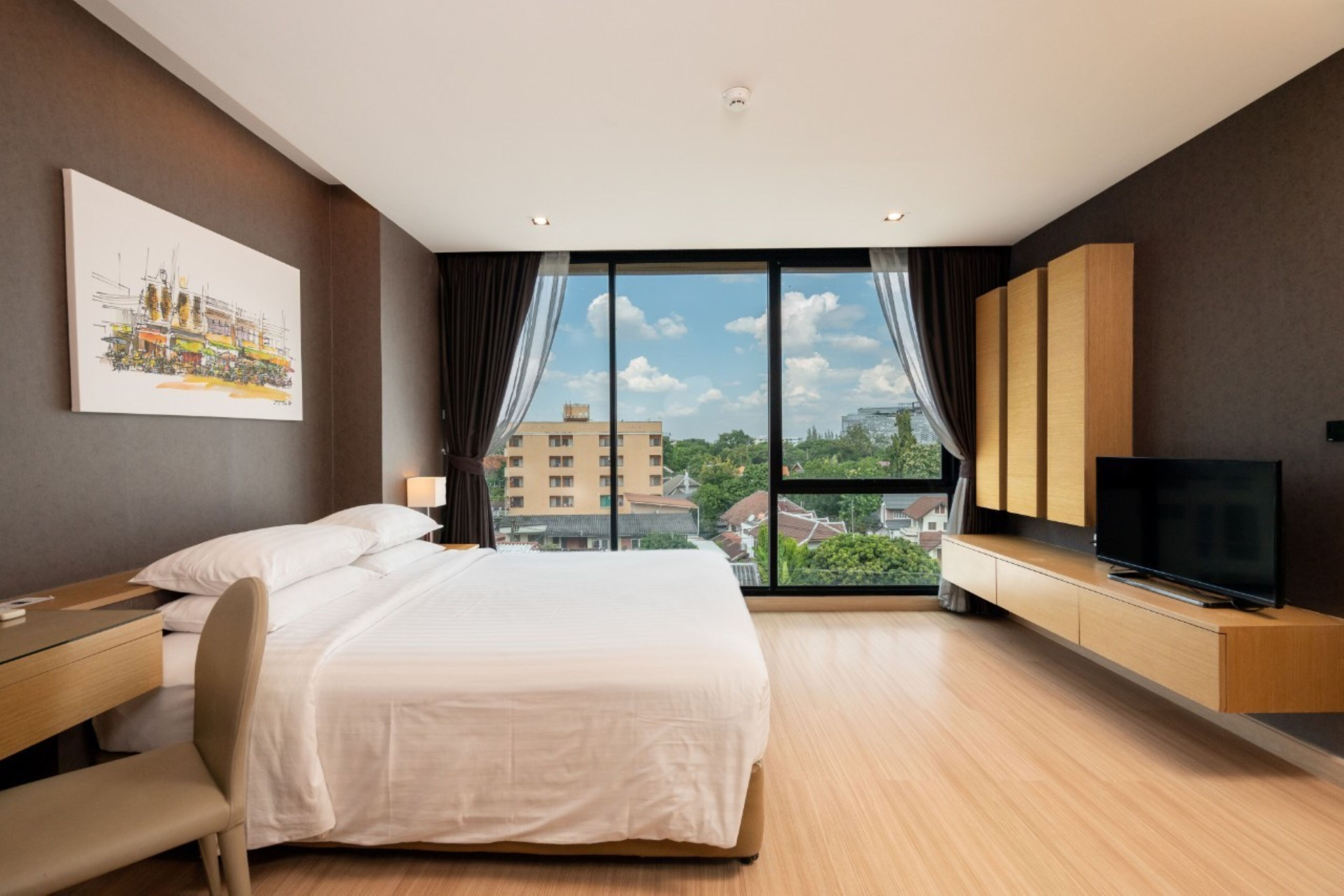 executive suite | 1 bedroom, in-room safe, desk, blackout curtains