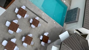 Bar al costat de la piscina