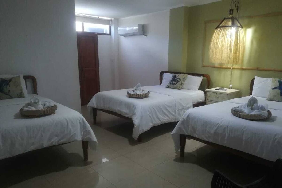 Triple Room, 1 Bedroom, Refrigerator | Desk