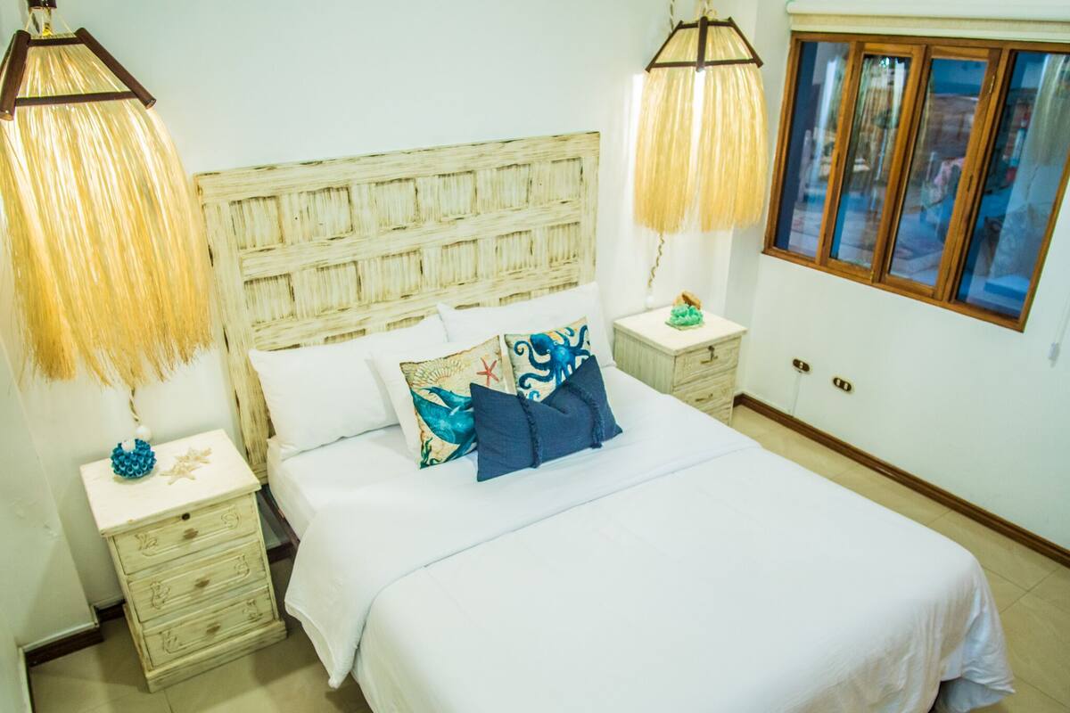 Single Room, Refrigerator | Desk