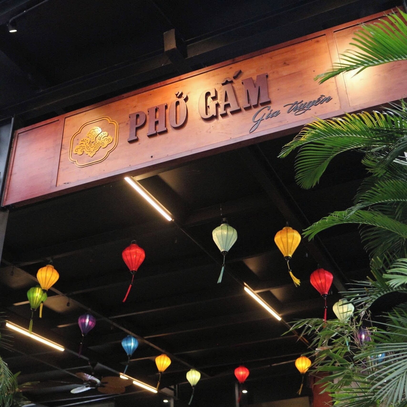Un letrero de restaurante con el nombre 
