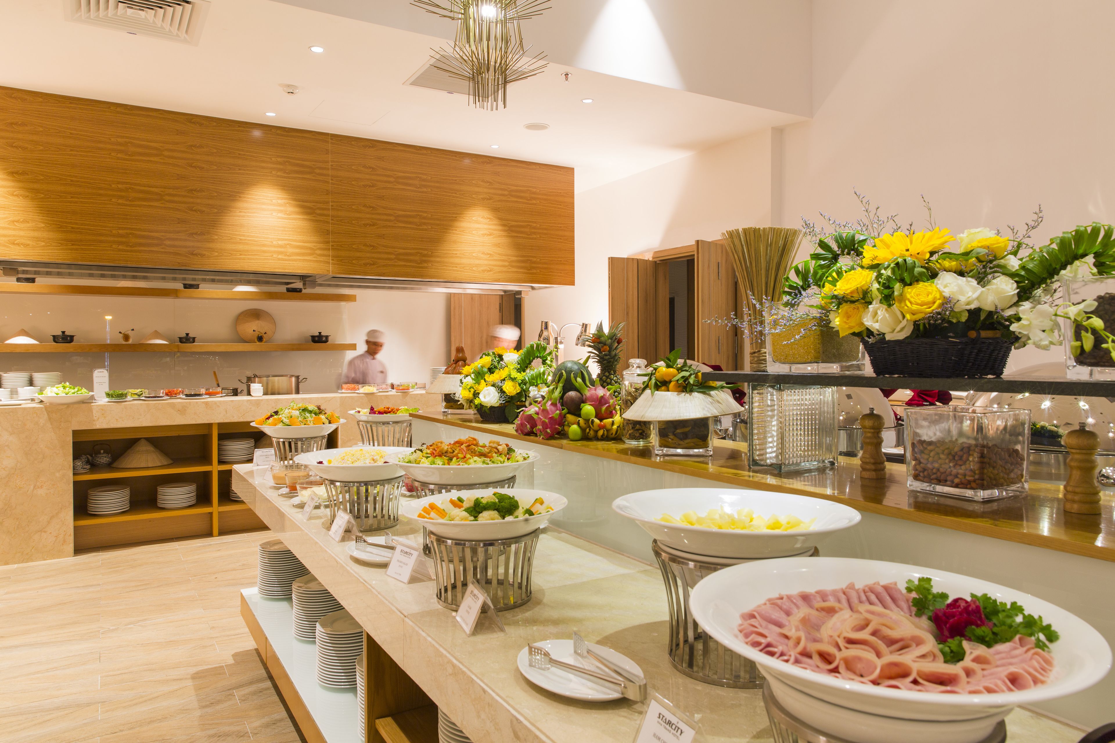 Daily buffet breakfast (VND 500000 per person)