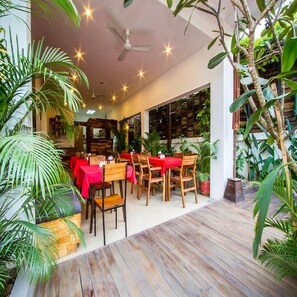 Daily cooked-to-order breakfast for a fee - Tranquil Villa (Phnom Penh)