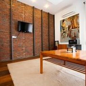 Secret Studio | 客廳 | 32-吋 LCD 液晶電視、有線頻道、電視