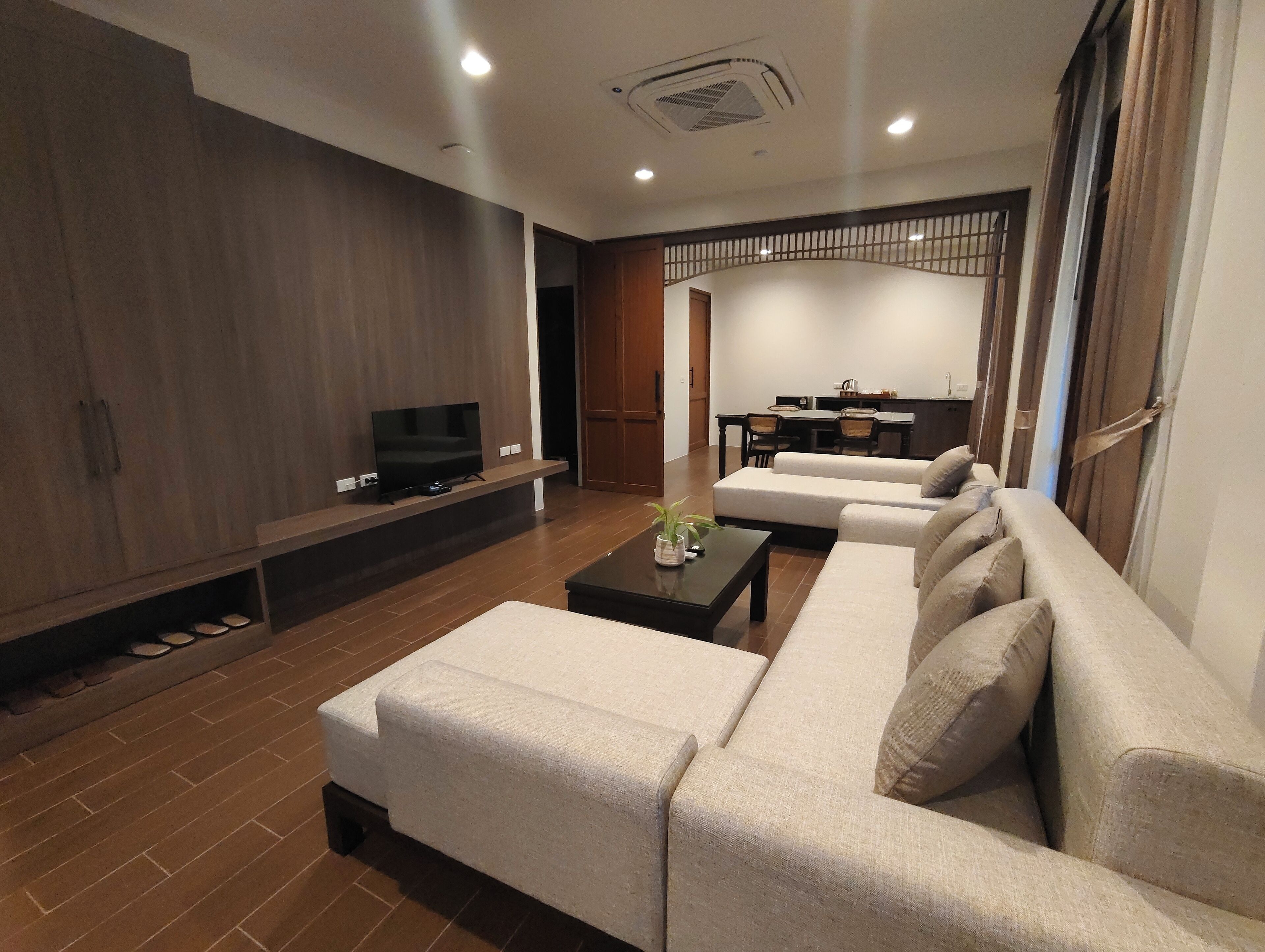 Premier Suite | Living area | Flat-screen TV