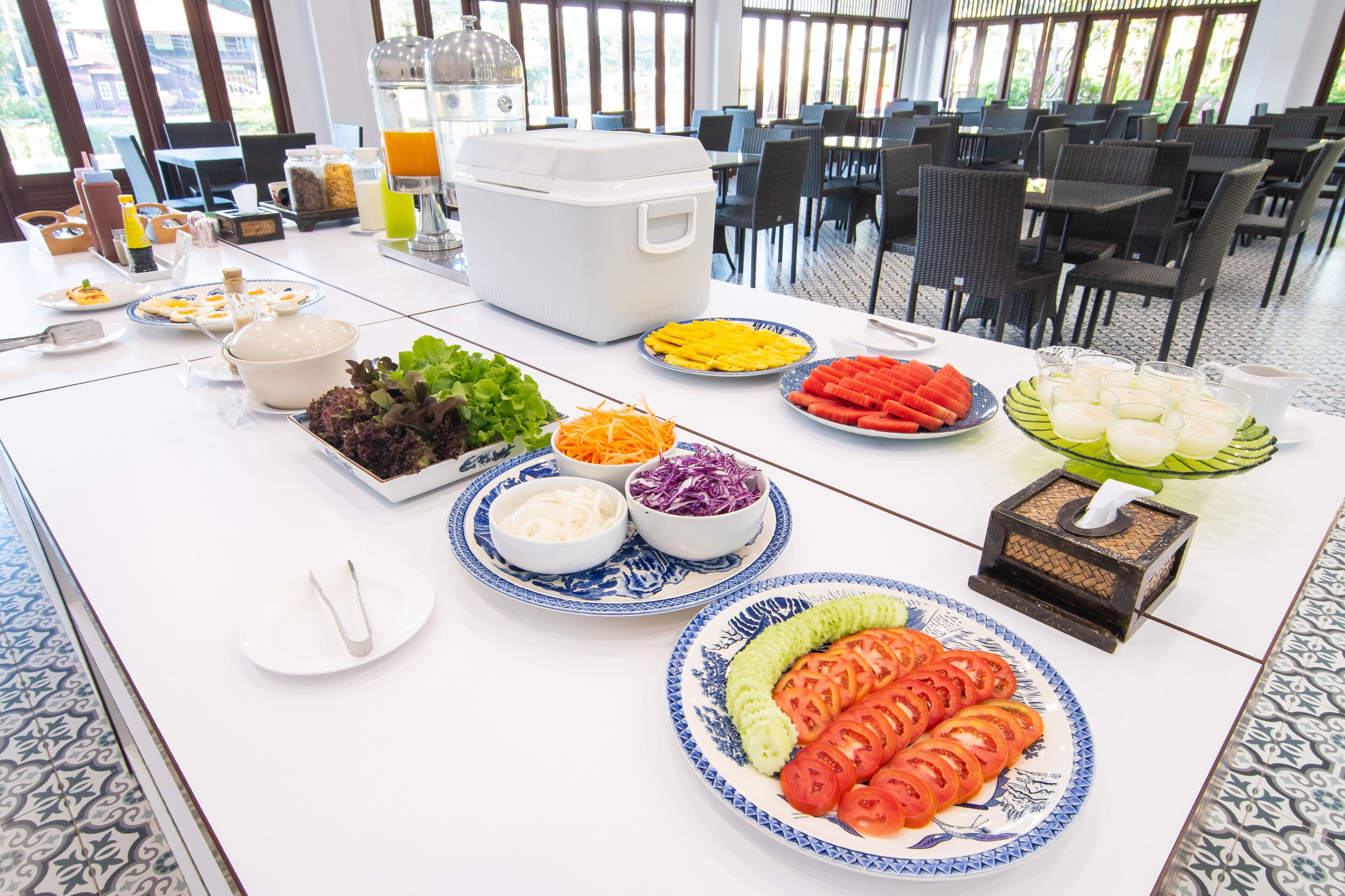 فطور أوروبي يوميًا بتكلفة قدرها (200 THB للشخص)