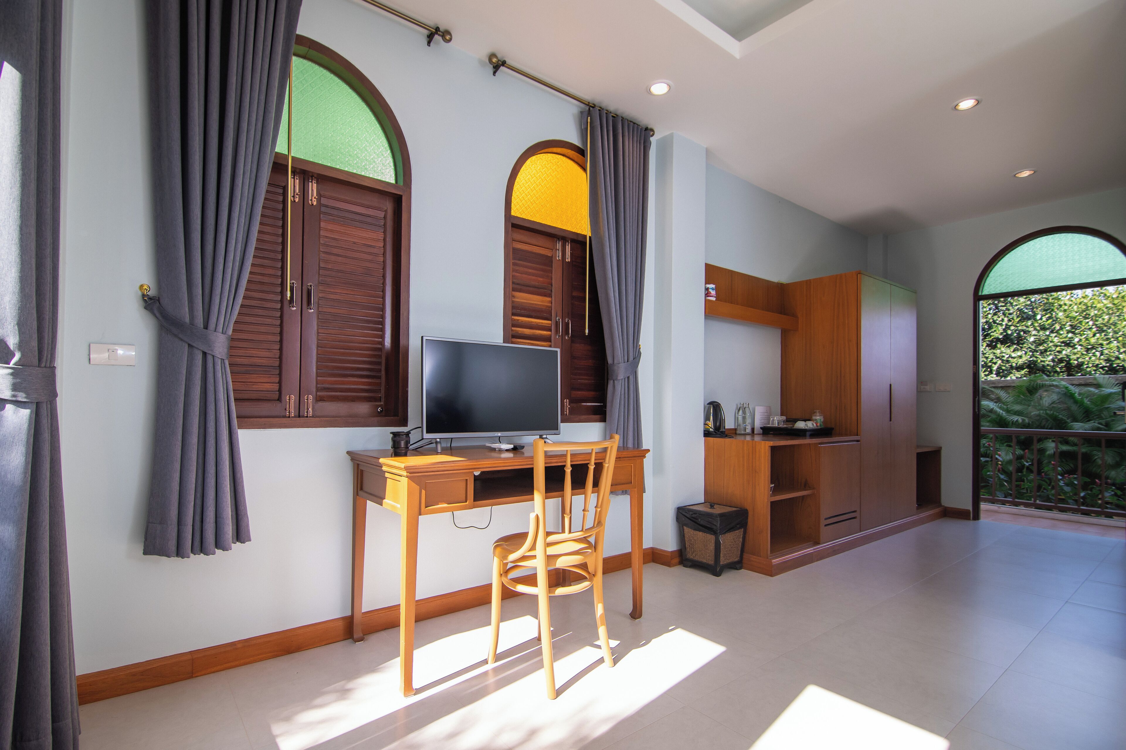 deluxe double room, 1 king bed, refrigerator, garden view | 1 bedroom, in-room safe, free wifi, bed sheets